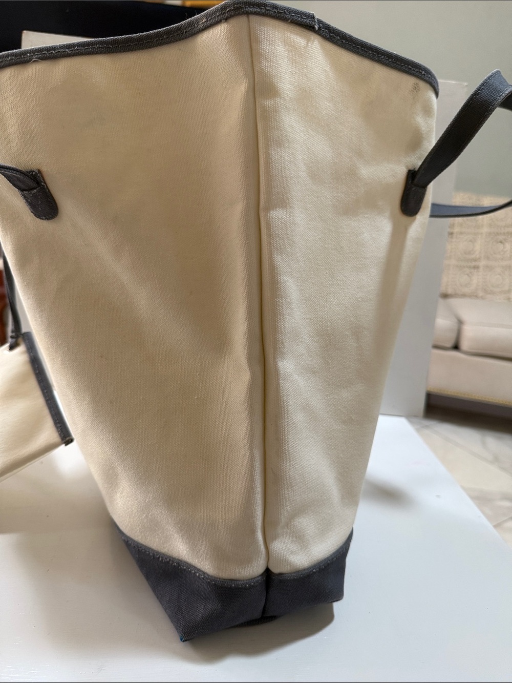 Ralph Lauren White/Cream Canvas Bag Tote with Black Trim and Matching Zip Pouch - Picture 15 of 16